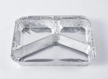 What properties does a wrinkled aluminum foil food container have that make it suitable as a food container?